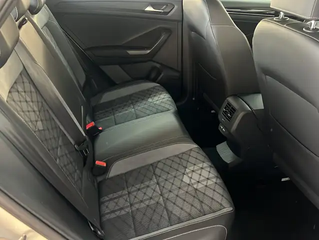 Volkswagen T-Roc view 21