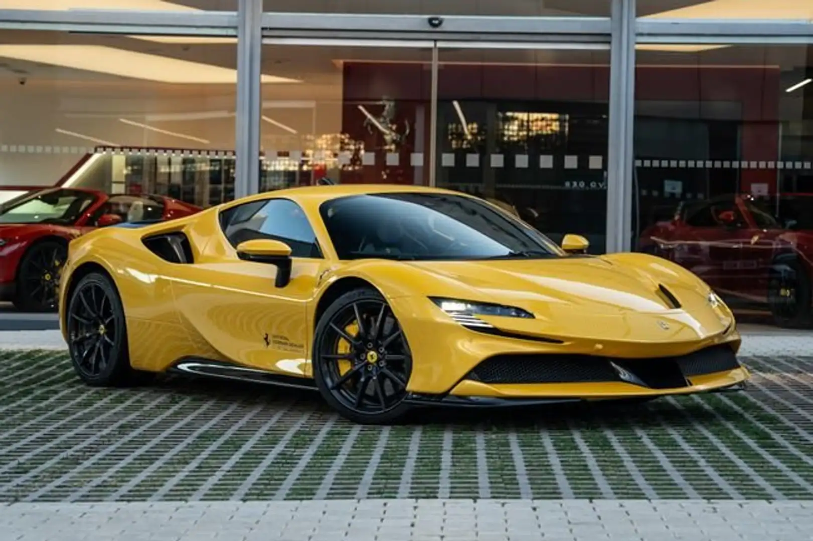 Ferrari SF90 Stradale Coupé Amarillo - 2