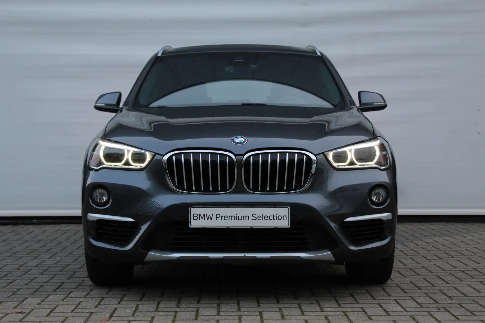BMW X1 sDrive20i High Executive xLine Automaat / Panorama Gris - 2