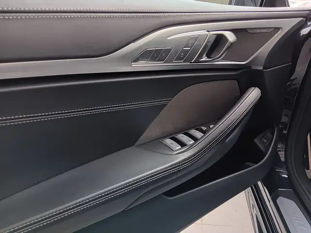 BMW 8 Series view 11