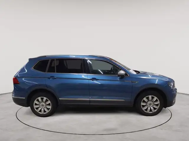Volkswagen Tiguan view 3