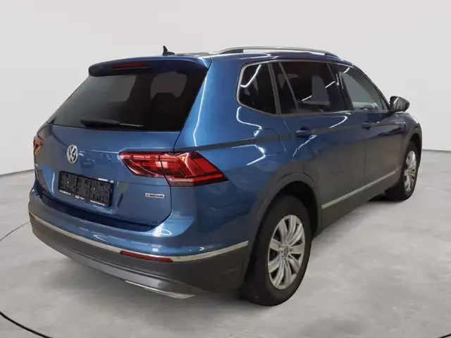 Volkswagen Tiguan view 4