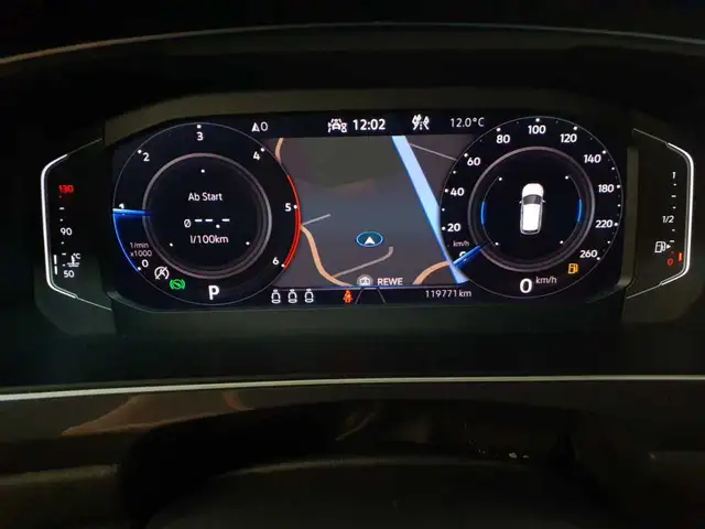 Volkswagen Tiguan view 11