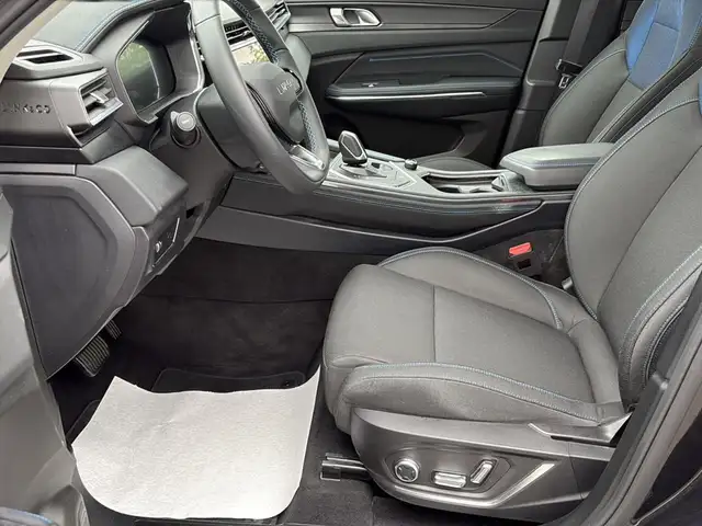 Lynk & Co 01 view 17