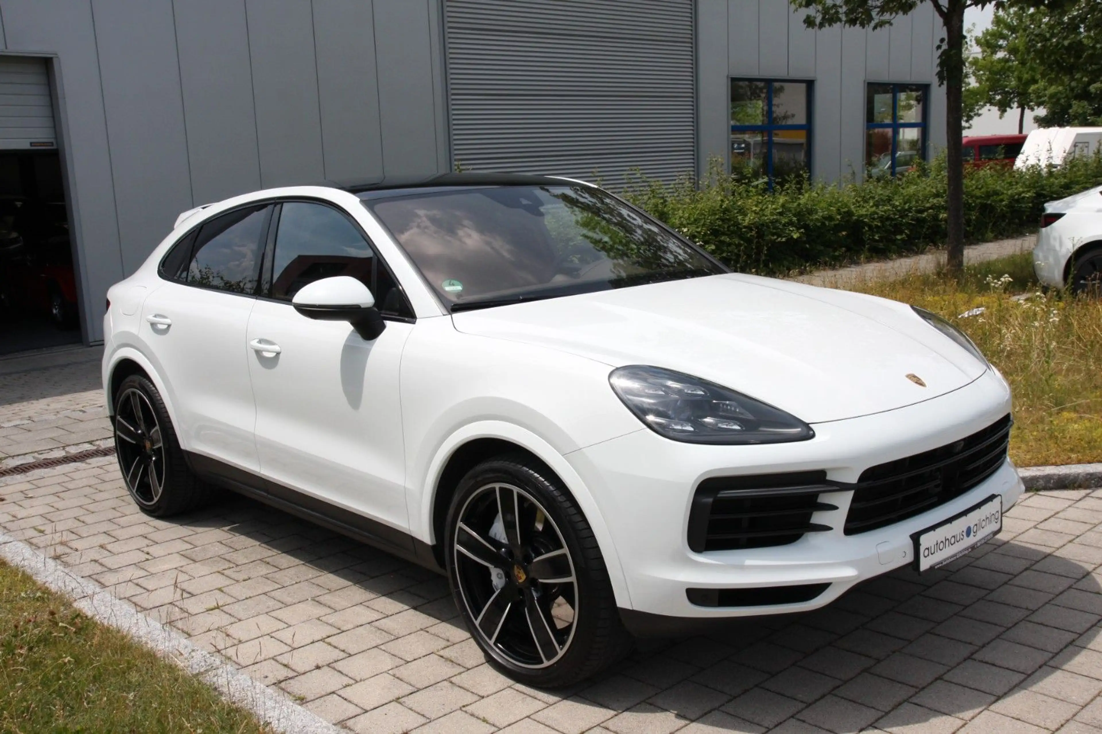 Porsche Cayenne Coupe S DISTR*LUFT*HAL*MATRIX*PDCC*22" — photo 9