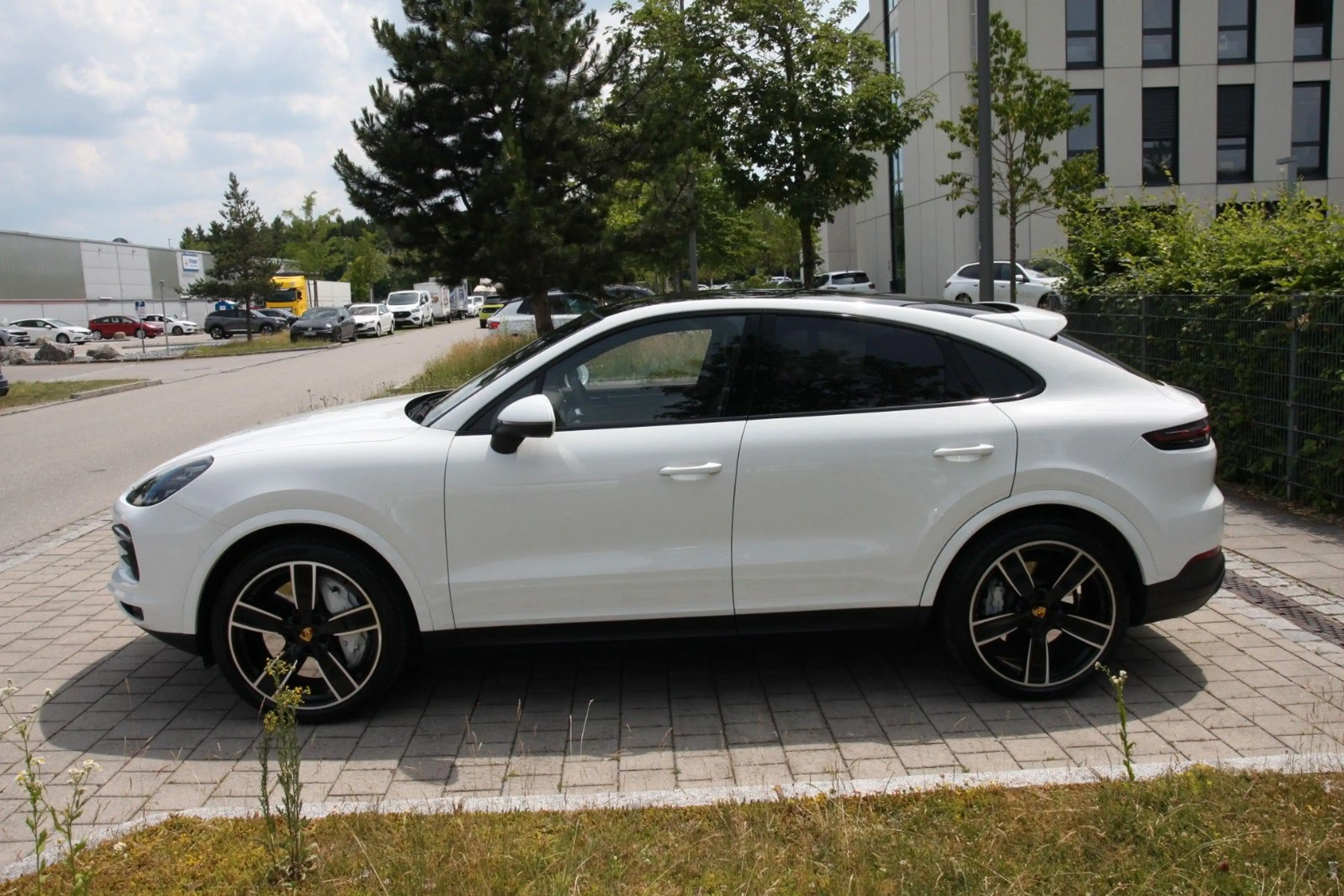 Porsche Cayenne Coupe S DISTR*LUFT*HAL*MATRIX*PDCC*22" — photo 4