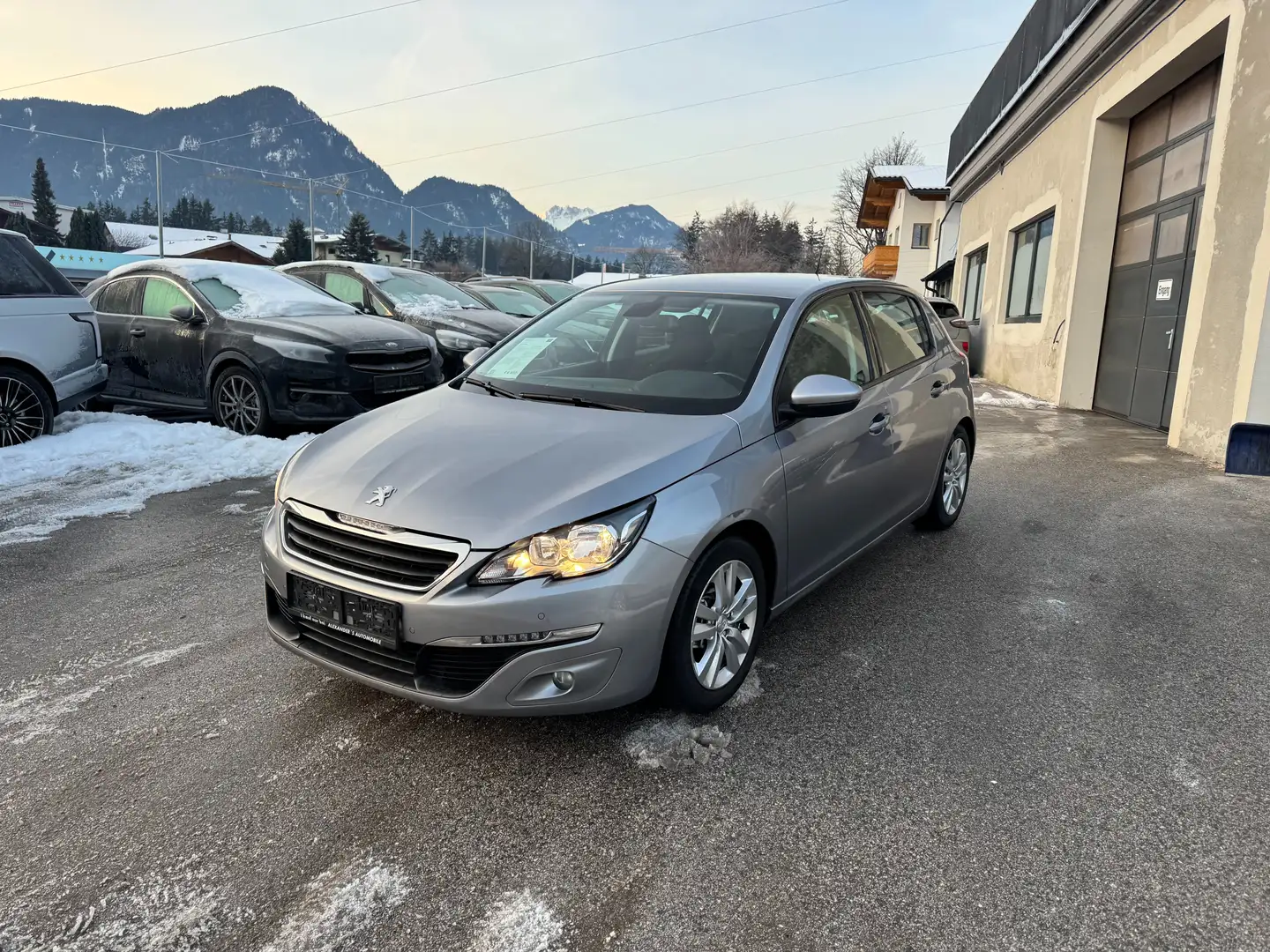 Peugeot 308 Active Grau - 2