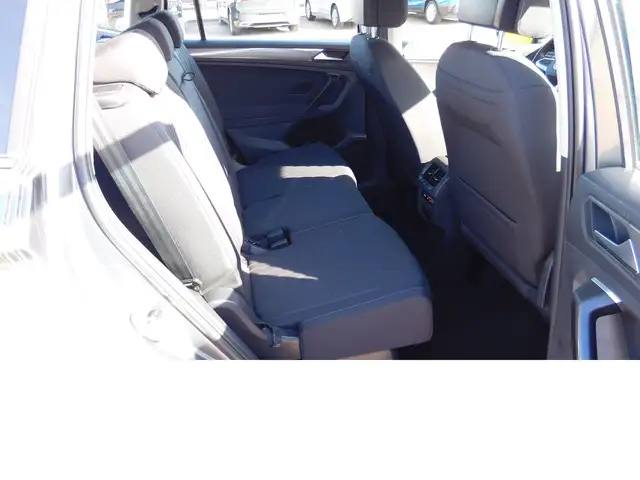 Volkswagen Tiguan Allspace view 13