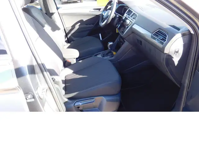 Volkswagen Tiguan Allspace view 11