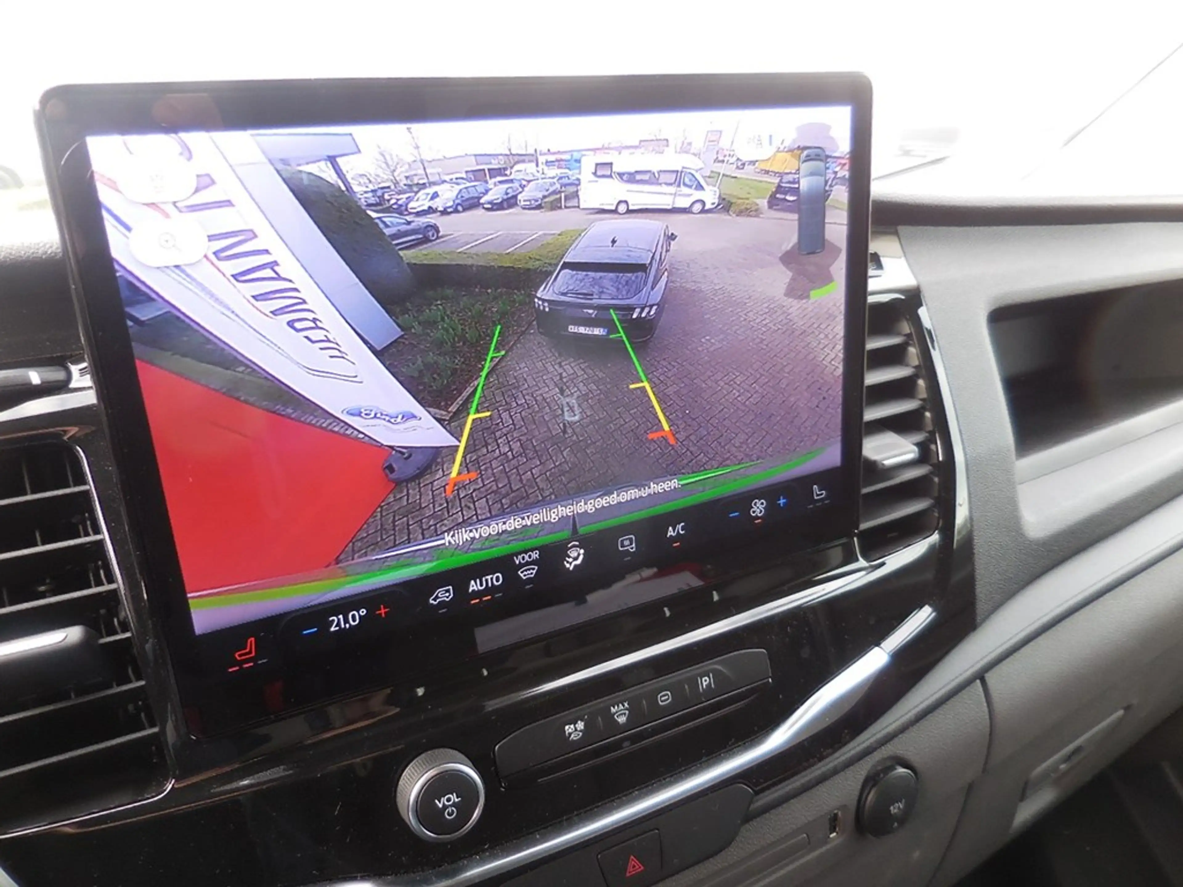 Ford E-Transit Trend — photo 9
