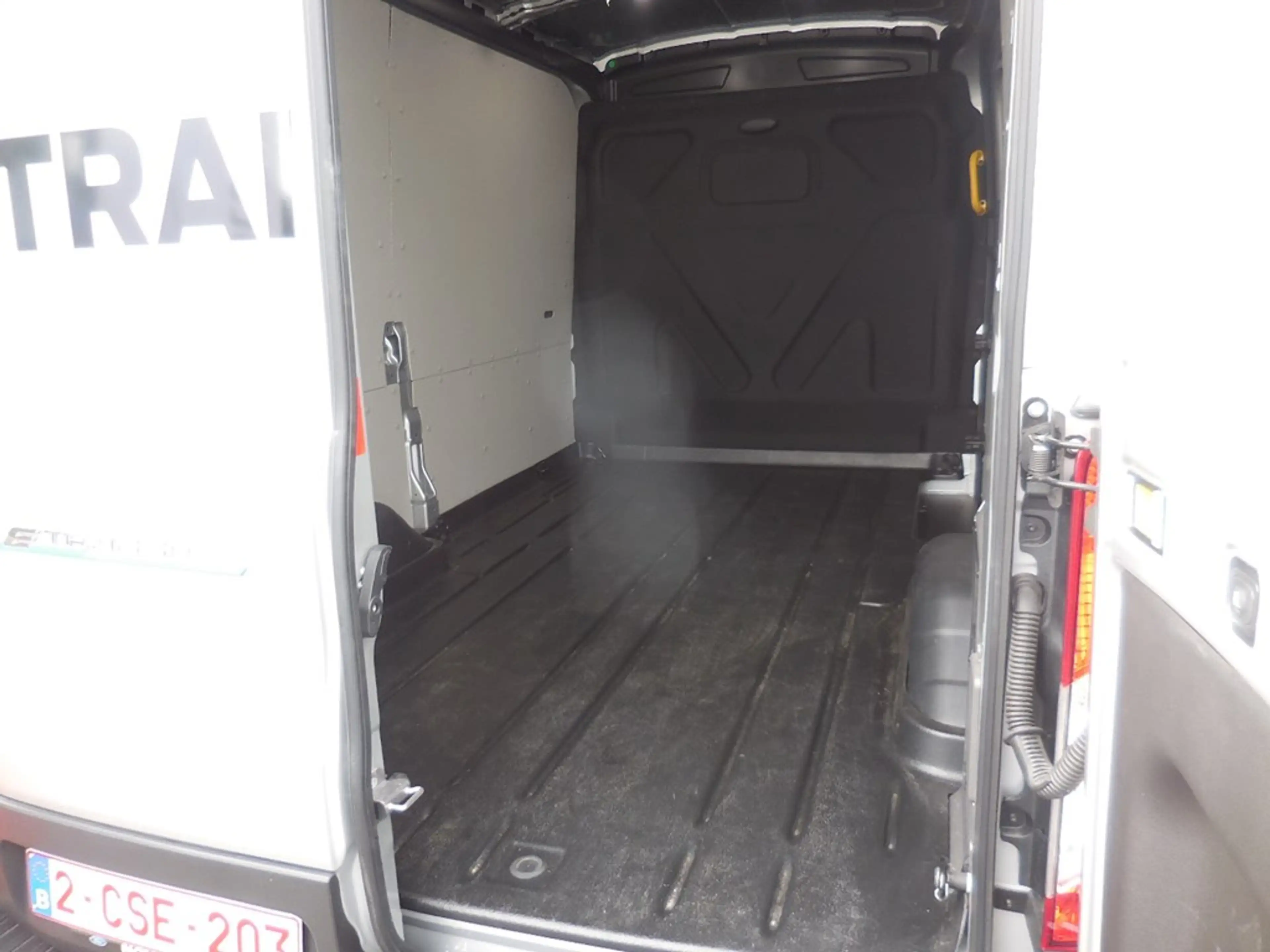 Ford E-Transit Trend — photo 7