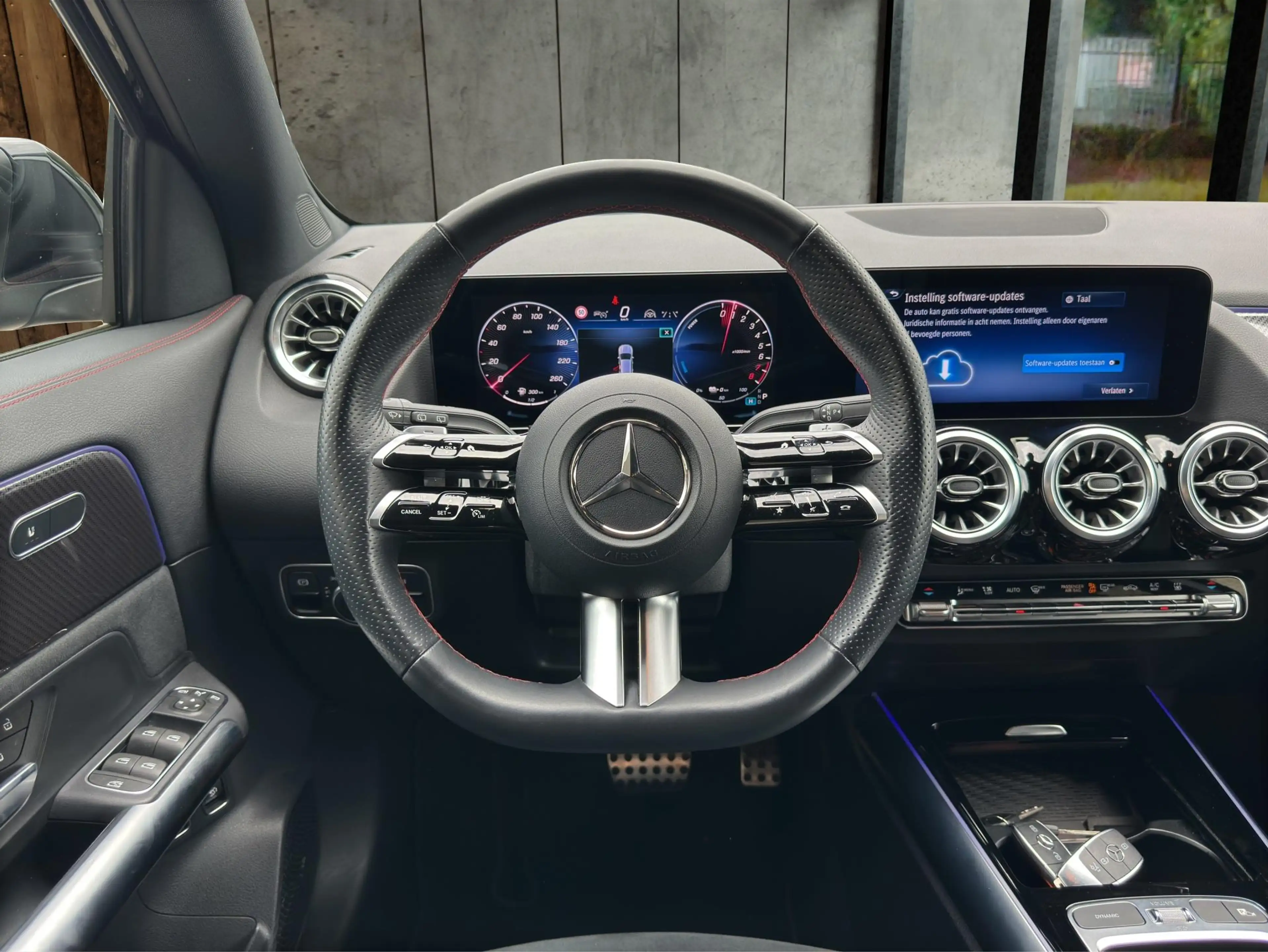 Mercedes-Benz GLA 250 e AMG Line — photo 10