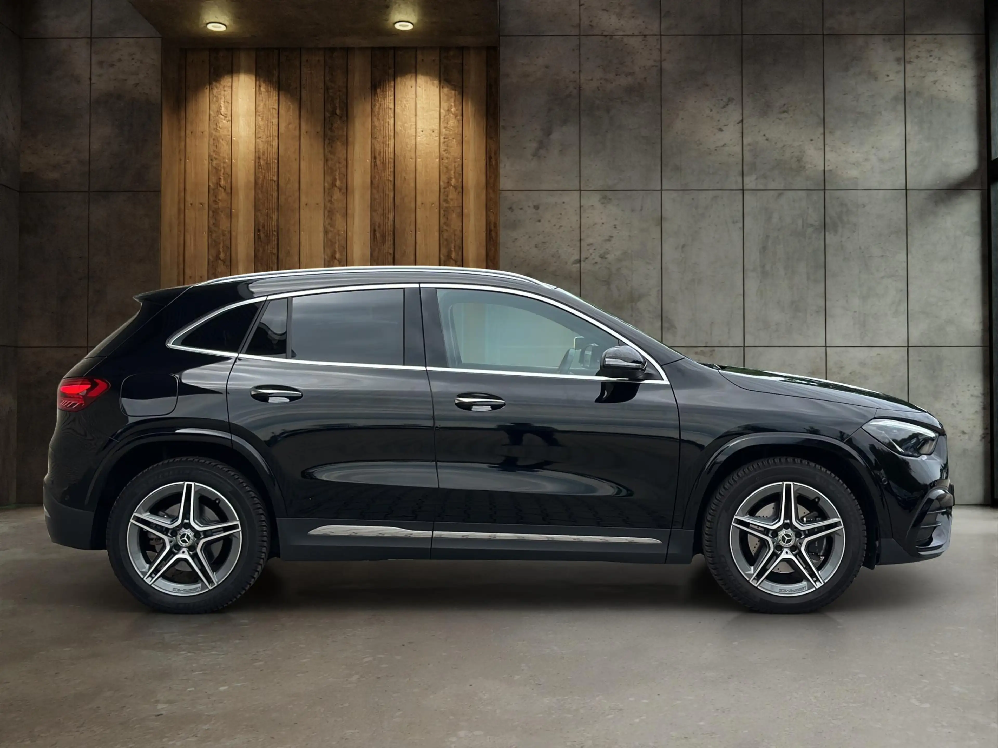 Mercedes-Benz GLA 250 e AMG Line — photo 7