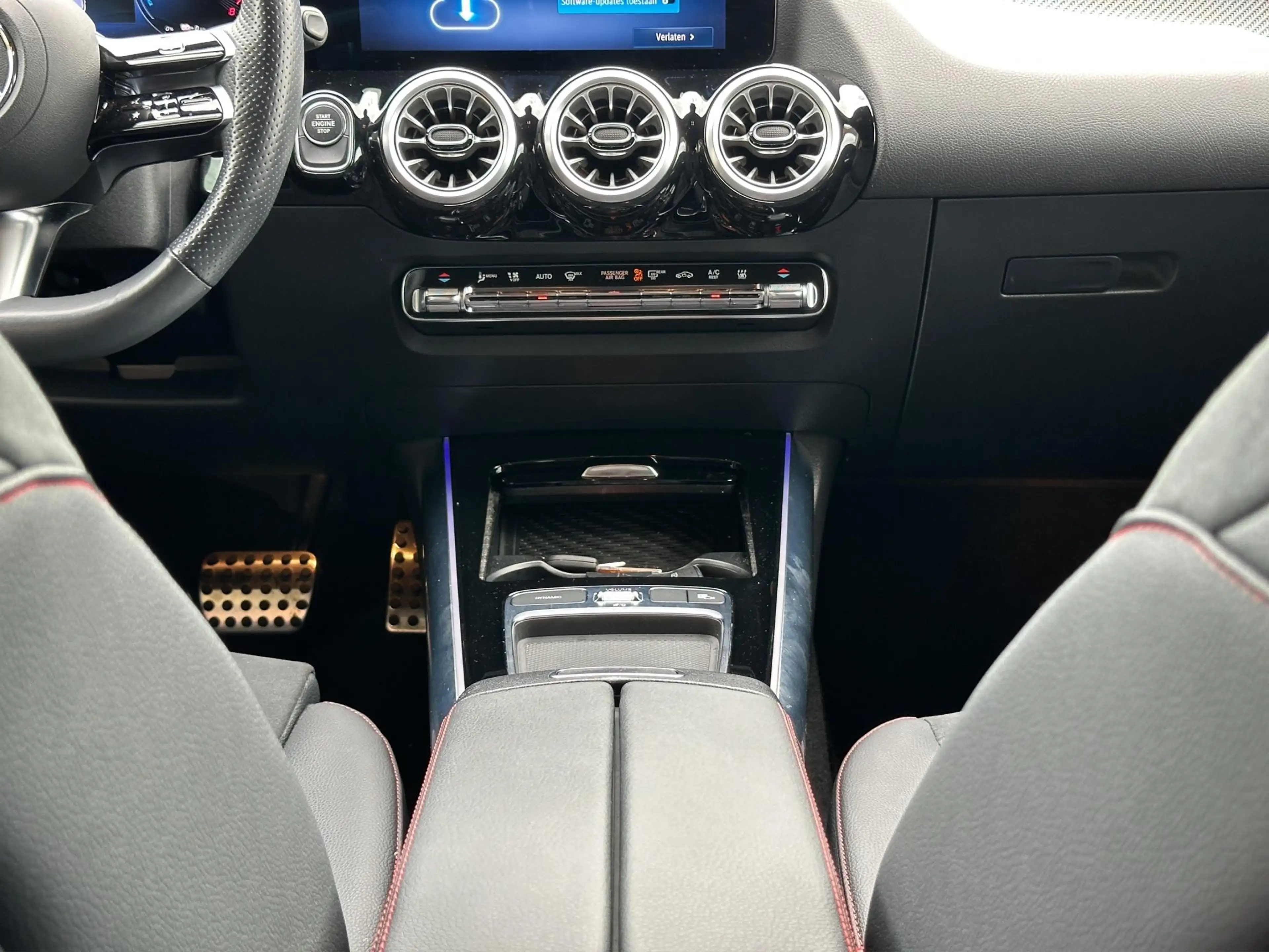 Mercedes-Benz GLA 250 e AMG Line — photo 15