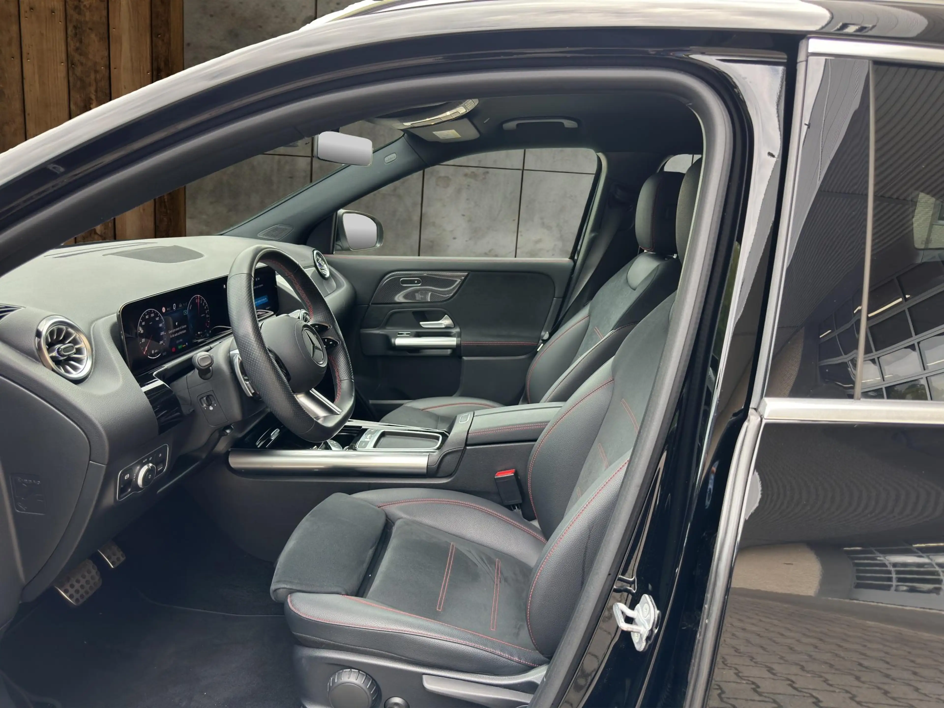 Mercedes-Benz GLA 250 e AMG Line — photo 9