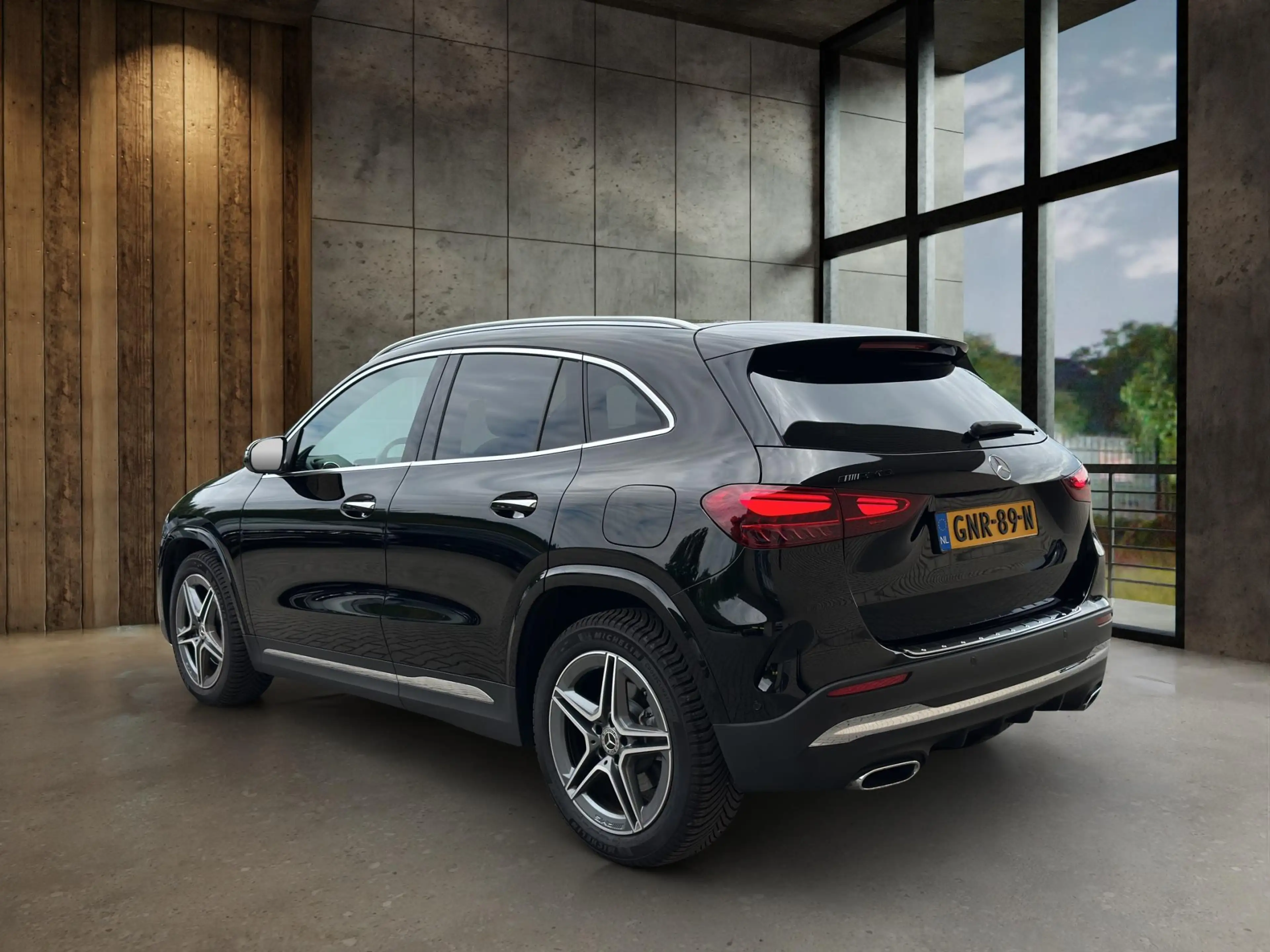 Mercedes-Benz GLA 250 e AMG Line — photo 4
