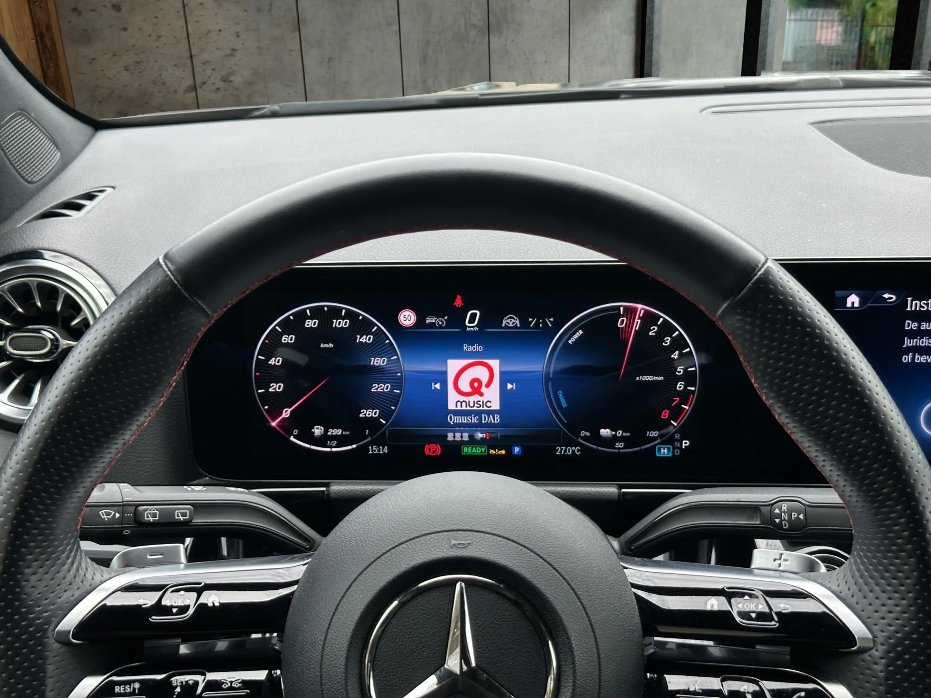 Mercedes-Benz GLA 250 e AMG Line — photo 11