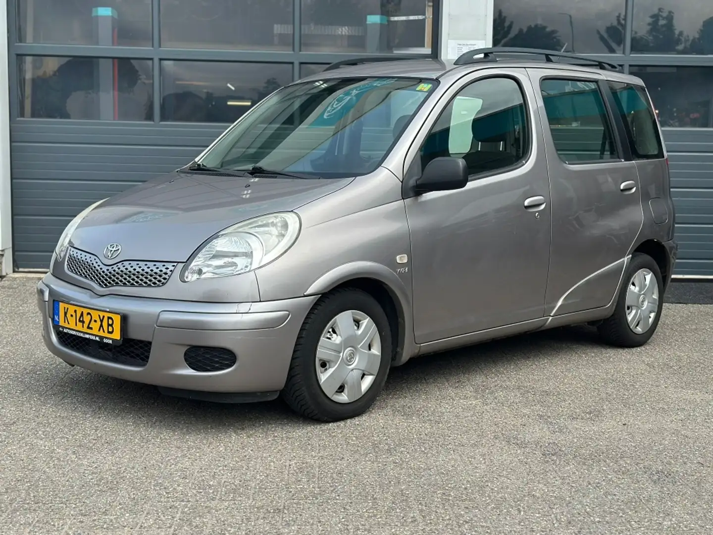 Toyota Yaris 1.3 VVT-i Sol Сірий - 2