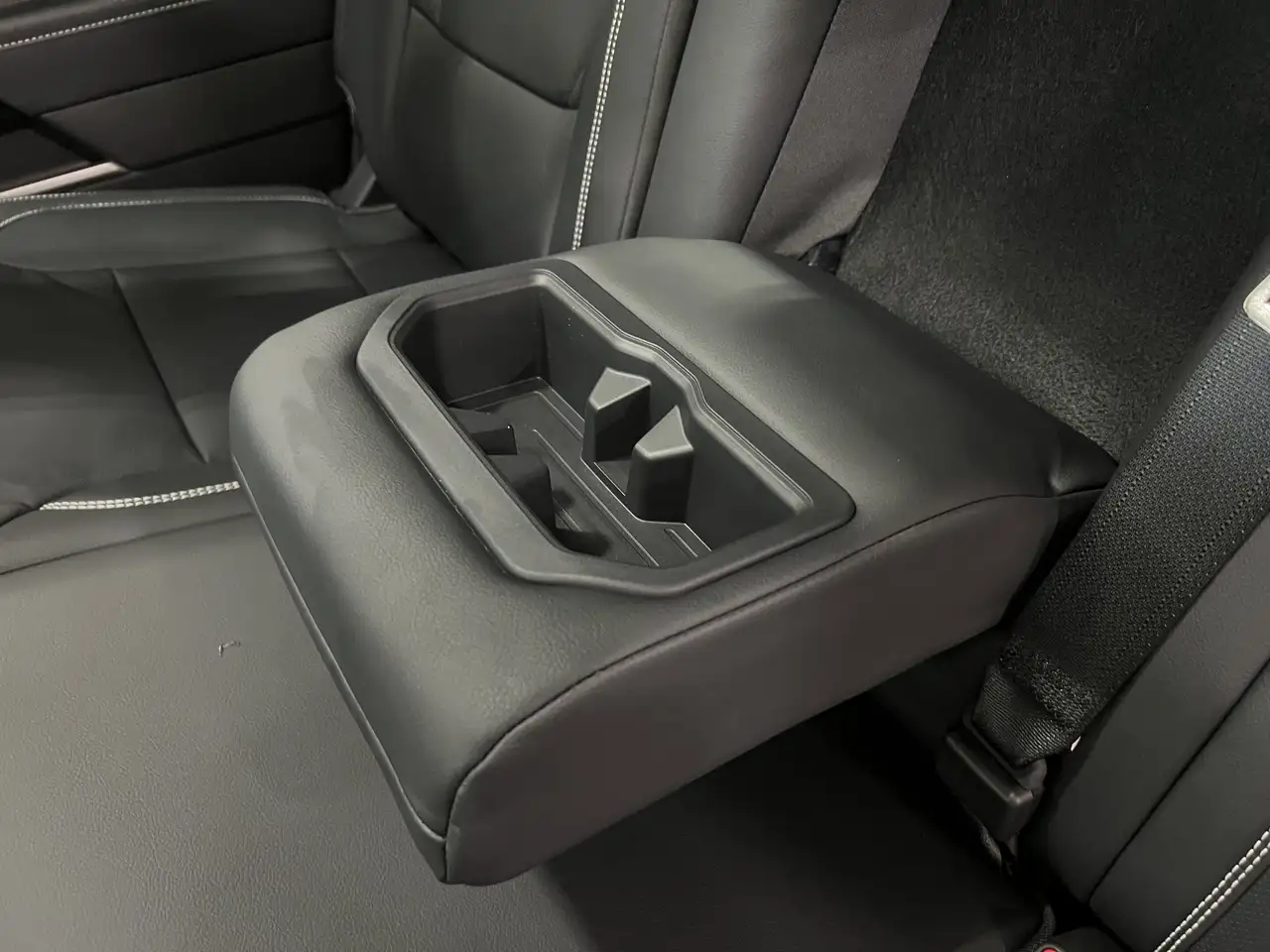 Toyota Tundra снимка Toyota Tundra