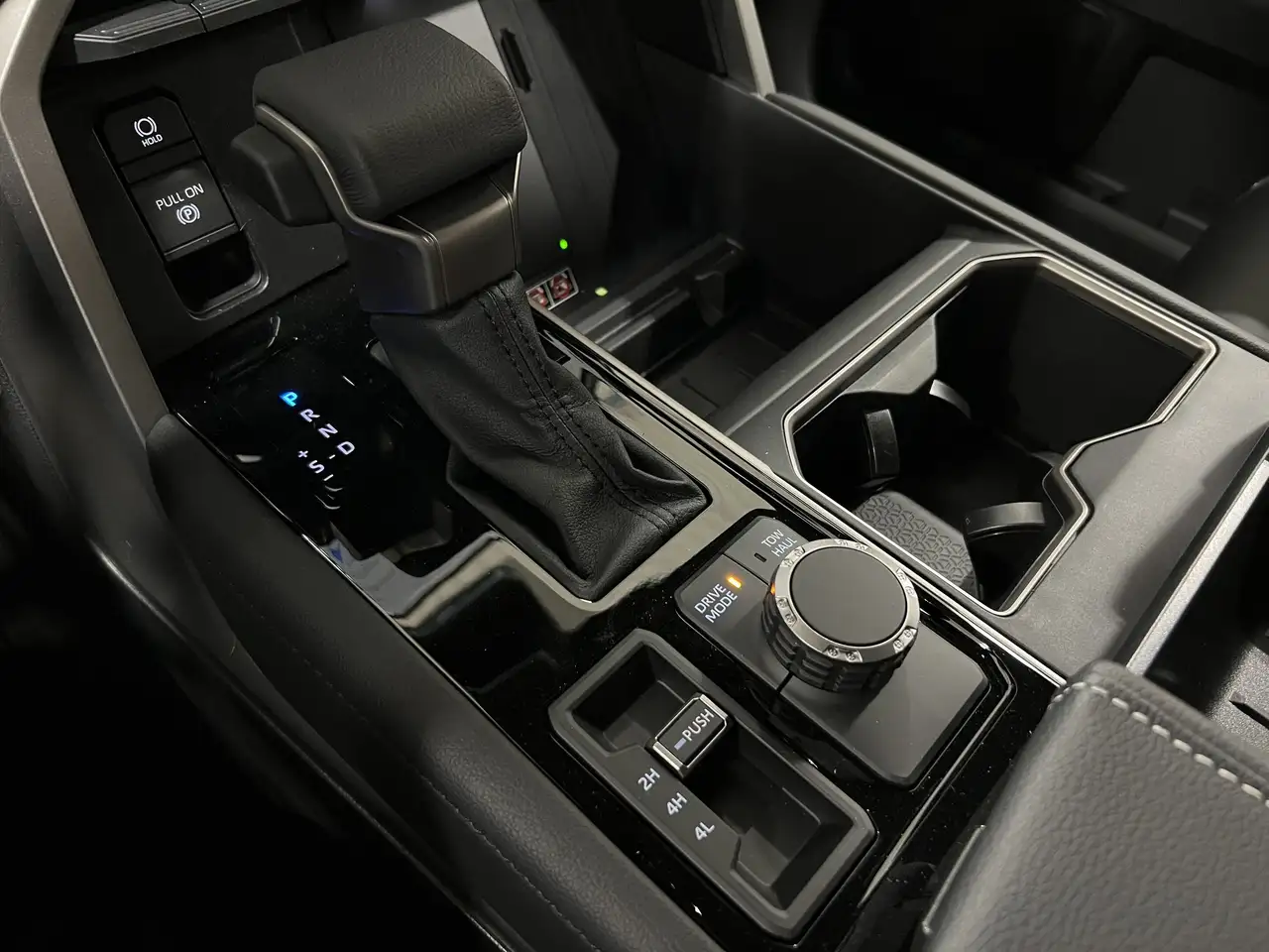 Toyota Tundra снимка Toyota Tundra