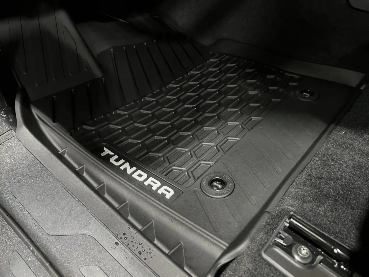Toyota Tundra снимка Toyota Tundra