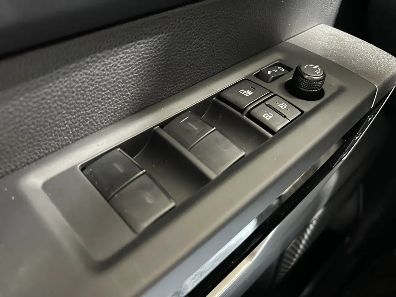 Toyota Tundra снимка Toyota Tundra