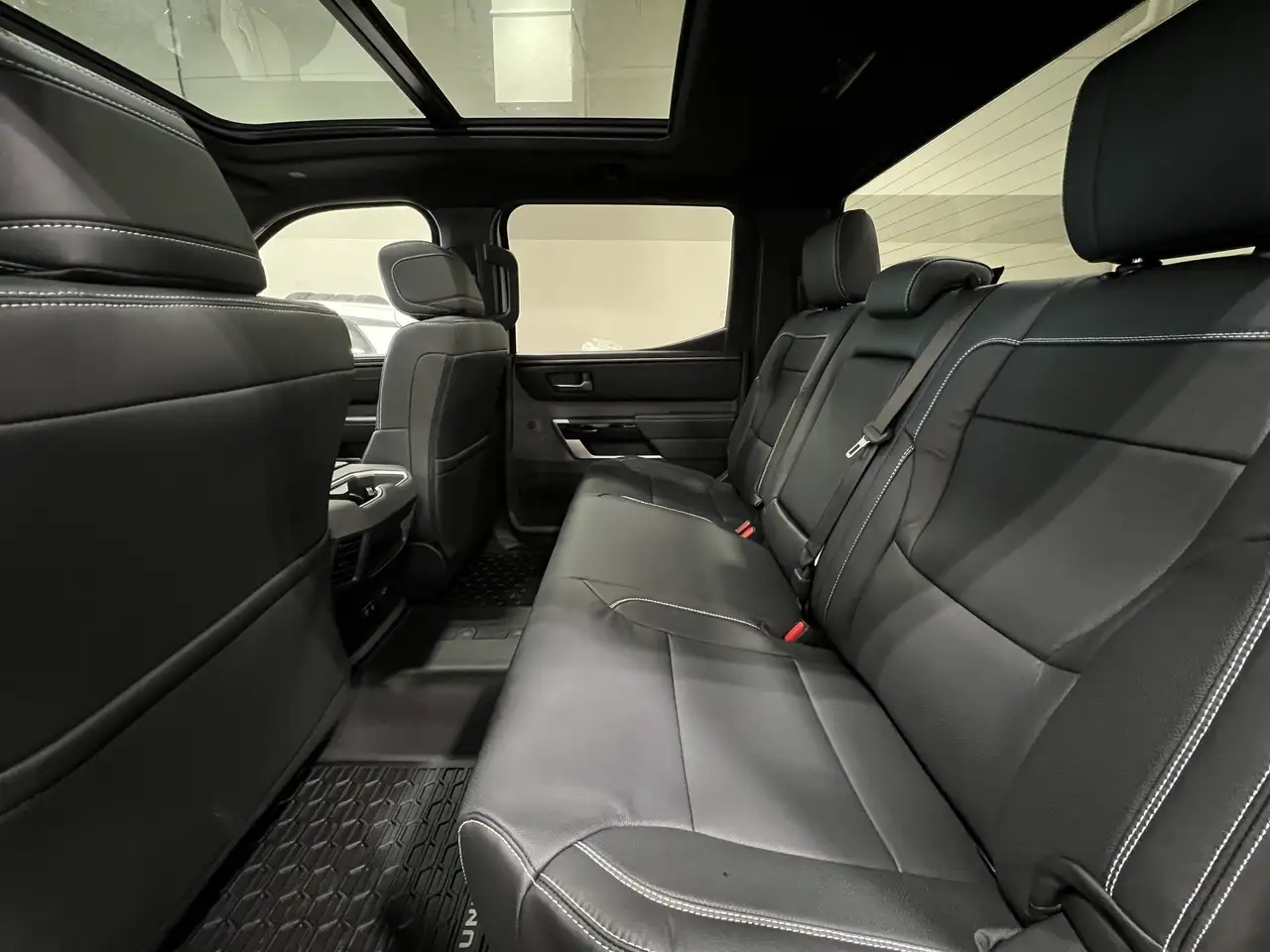 Toyota Tundra снимка Toyota Tundra