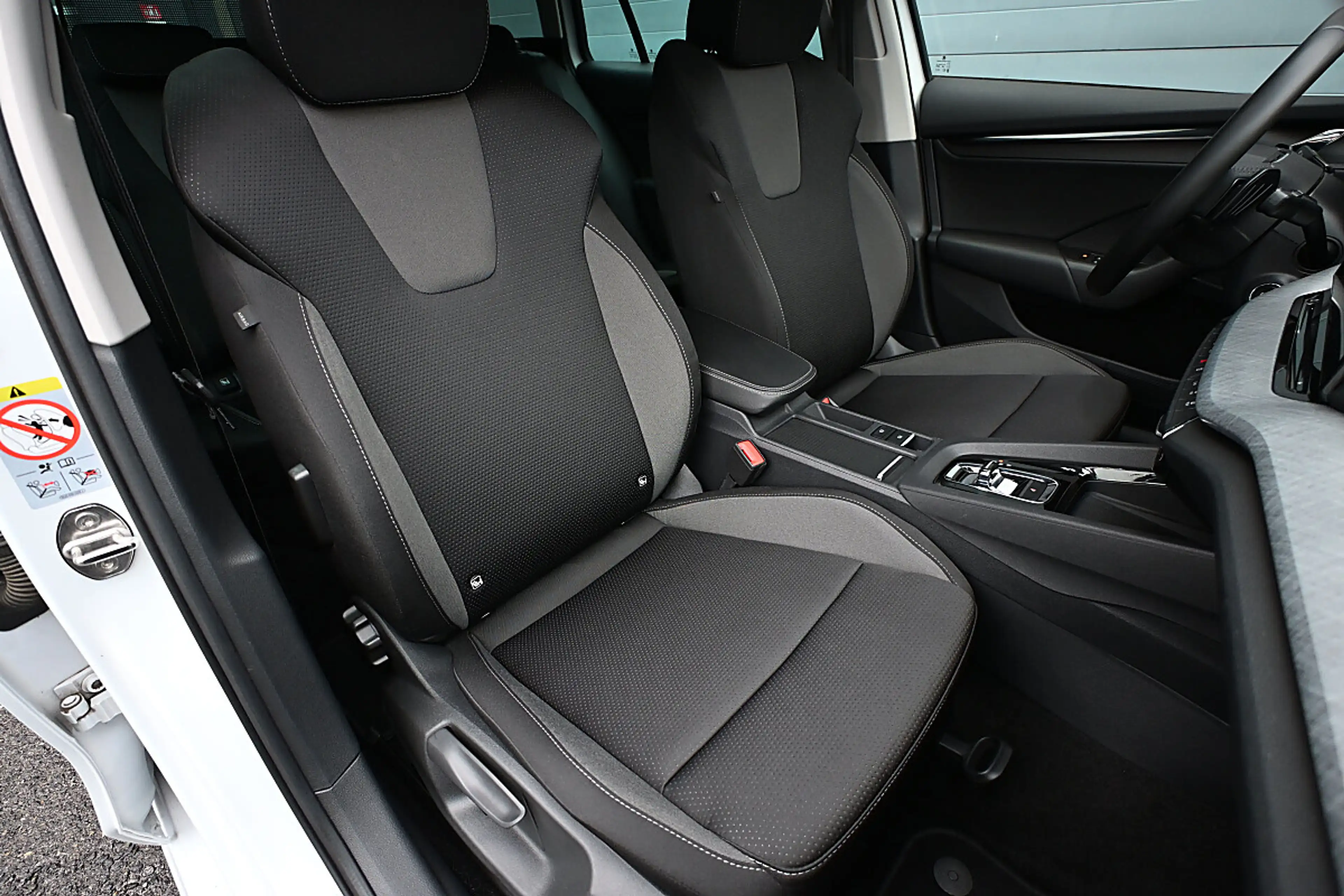Skoda Octavia Combi 2,0 TDI Ambition DSG ACC, AHK schwenkbar,... — photo 11