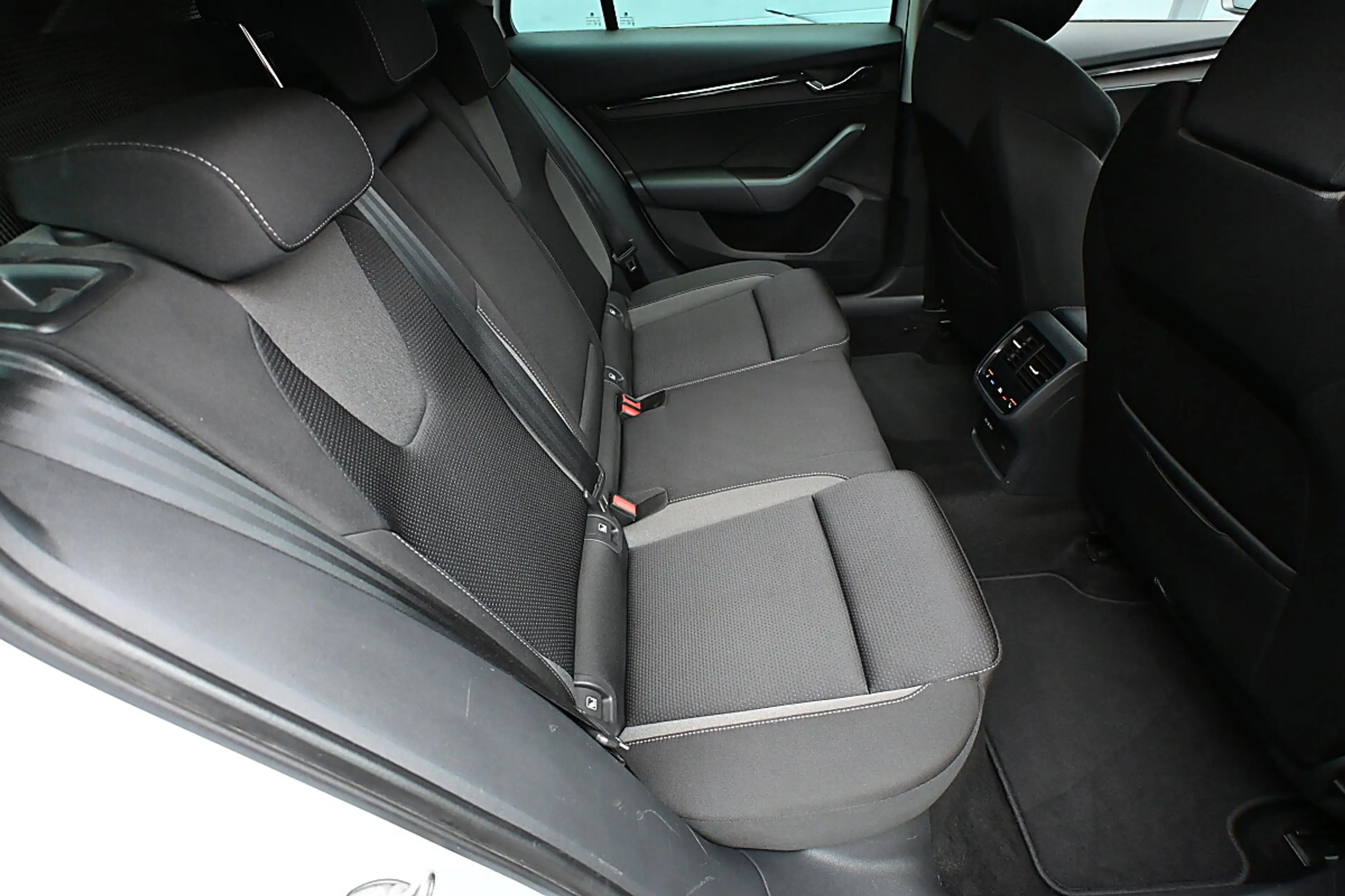 Skoda Octavia Combi 2,0 TDI Ambition DSG ACC, AHK schwenkbar,... — photo 12