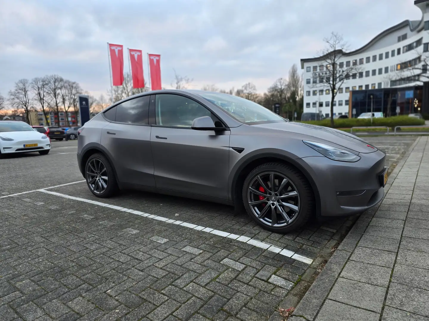 Tesla Model Y Model Y Long Range AWD 75kWh Grijs - 2