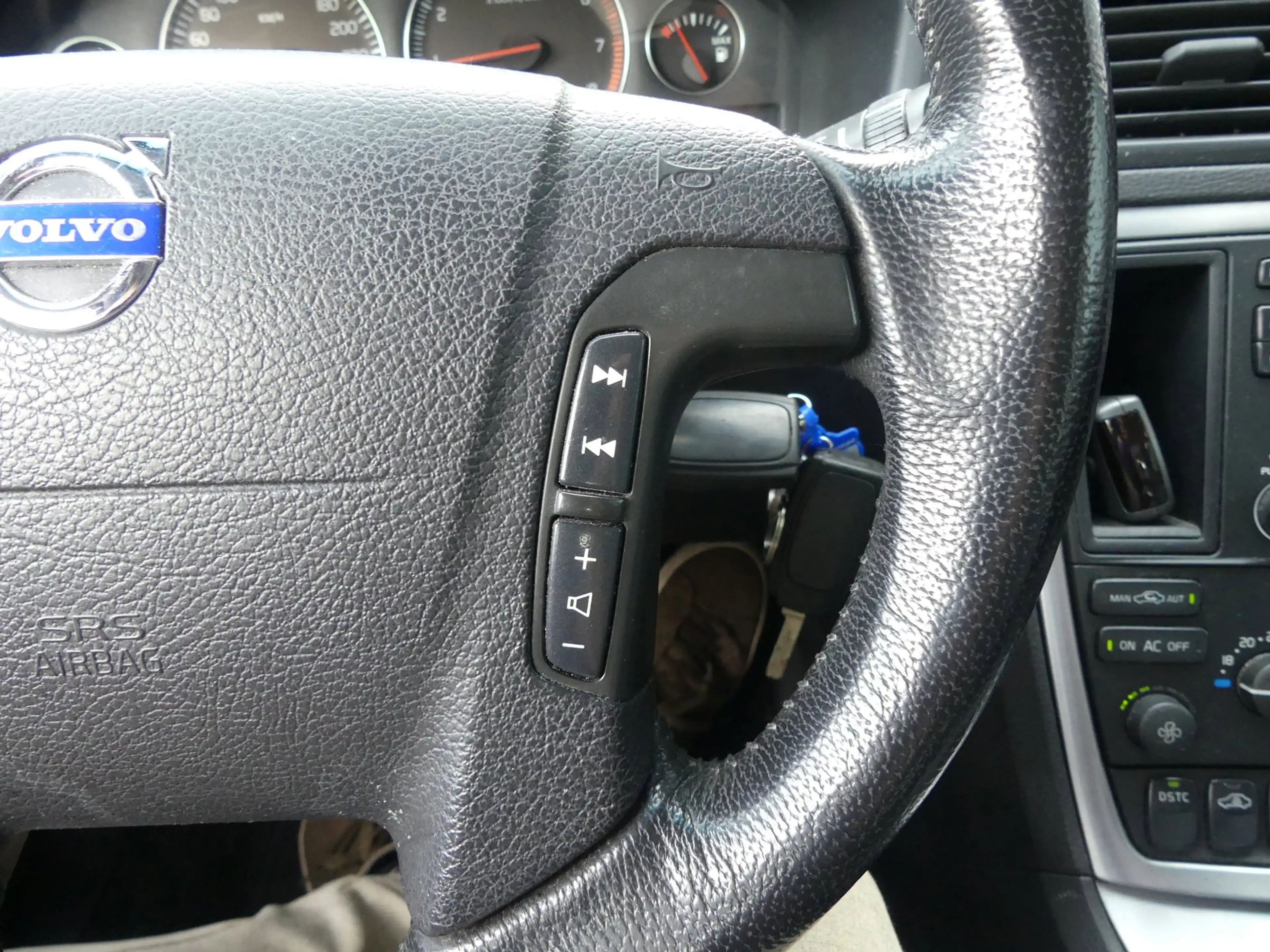 Volvo V70 2.4 Momentum Automaat ECC Navi Leder Cruise Contro — photo 15