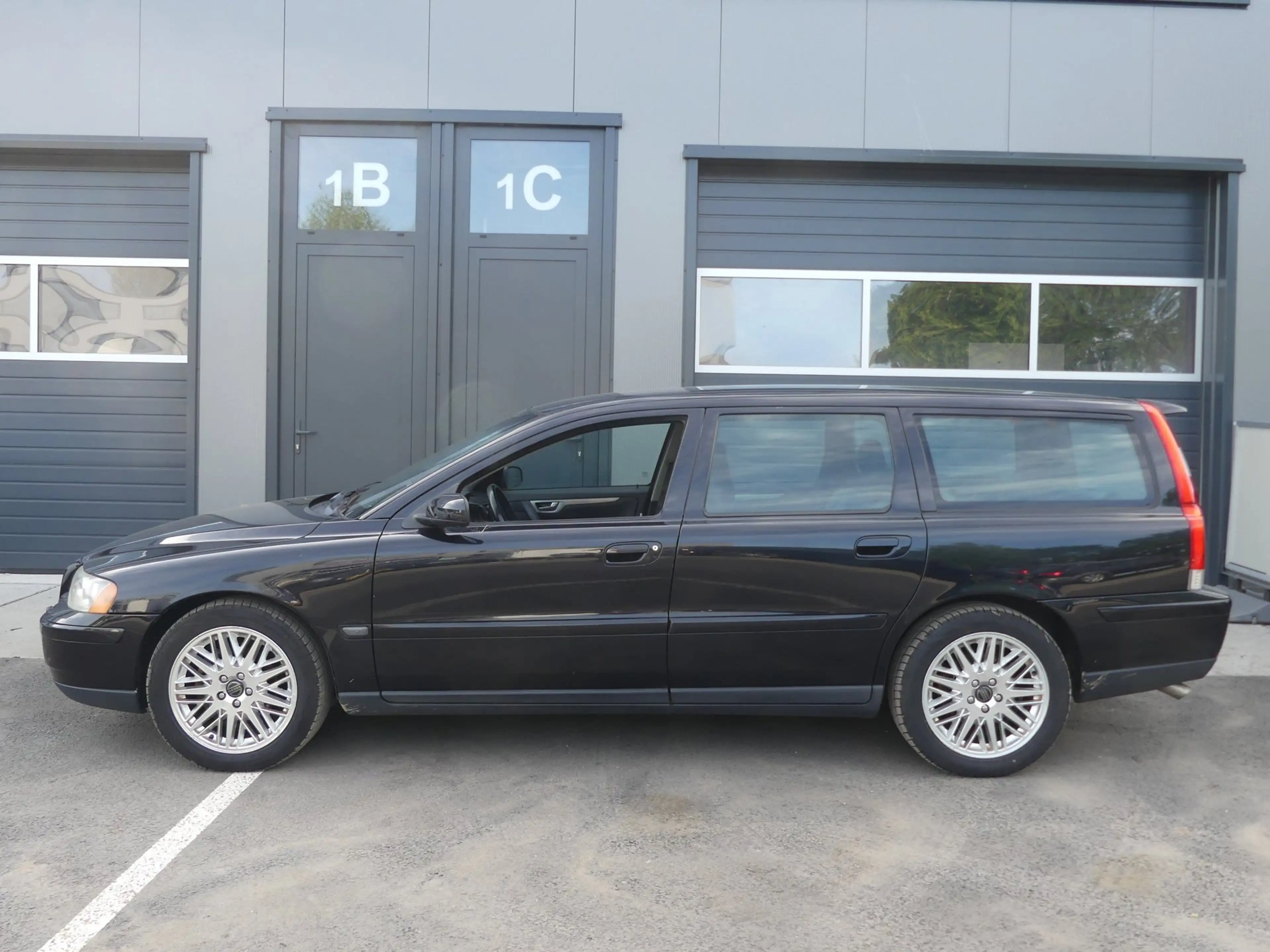 Volvo V70 2.4 Momentum Automaat ECC Navi Leder Cruise Contro — photo 4