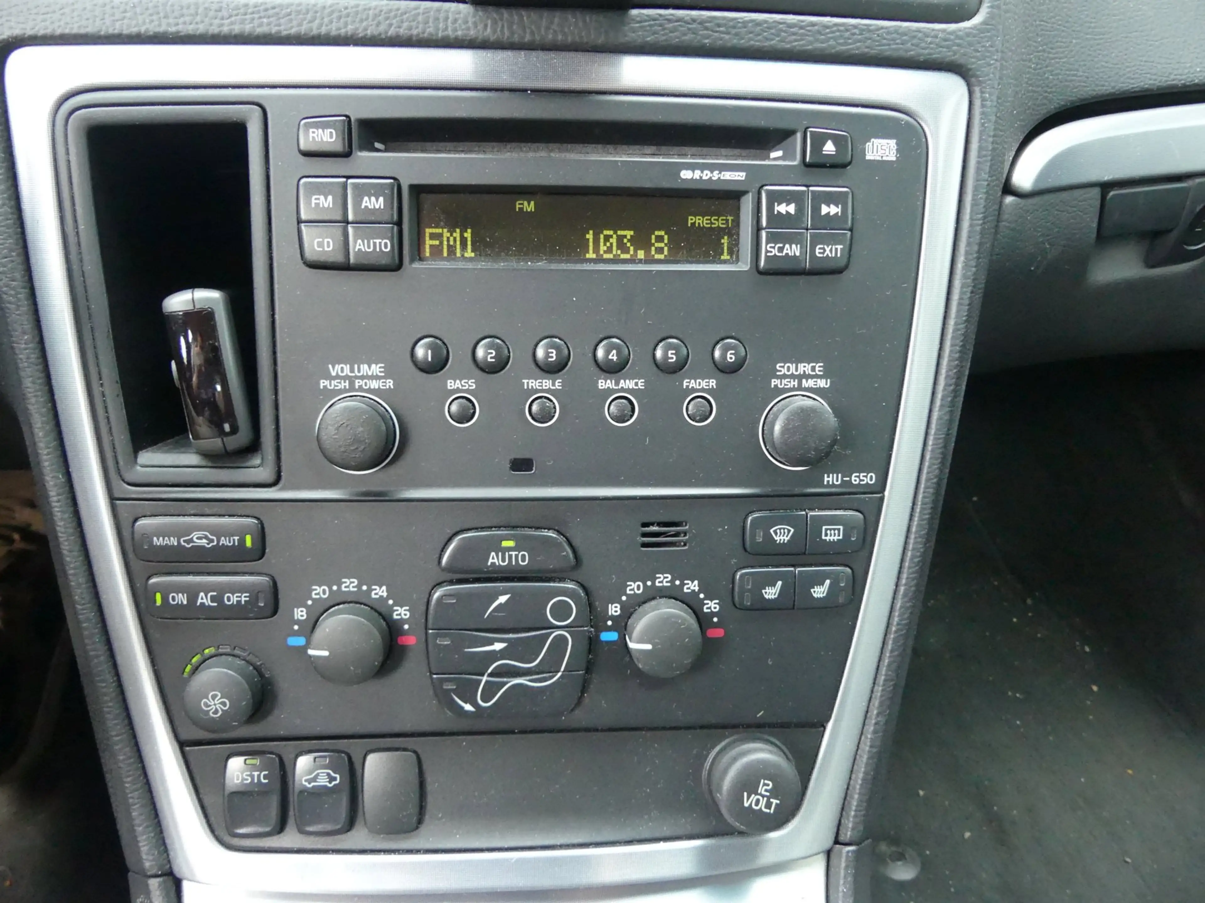 Volvo V70 2.4 Momentum Automaat ECC Navi Leder Cruise Contro — photo 12
