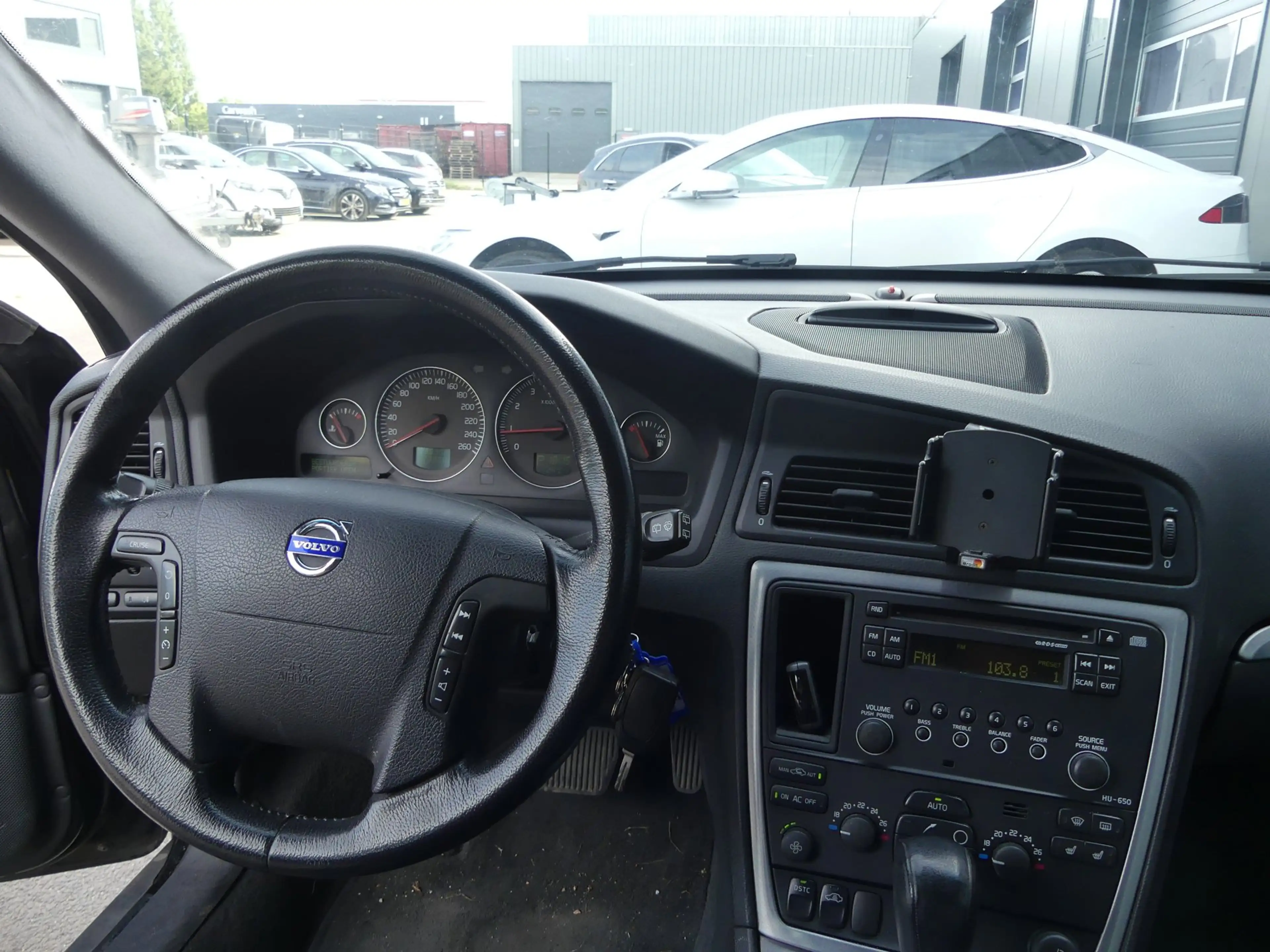 Volvo V70 2.4 Momentum Automaat ECC Navi Leder Cruise Contro — photo 16