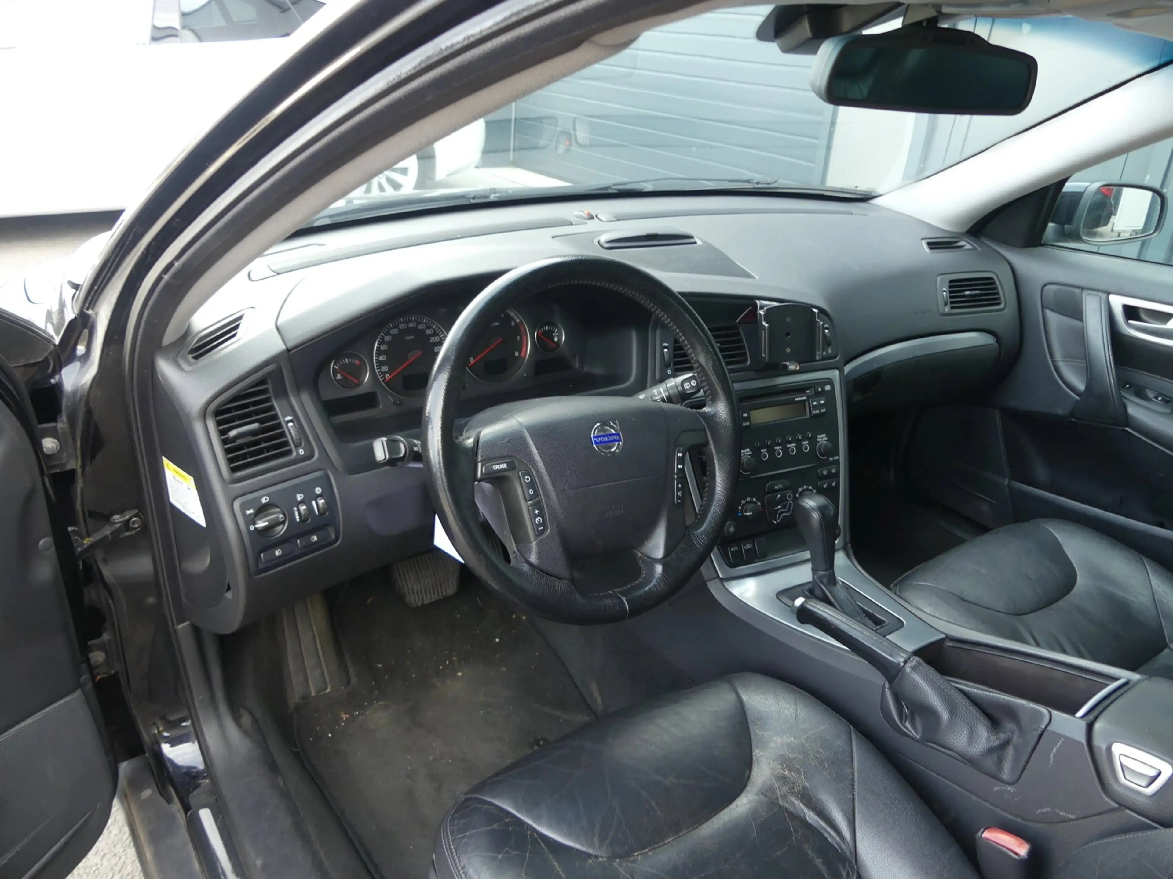 Volvo V70 2.4 Momentum Automaat ECC Navi Leder Cruise Contro — photo 10