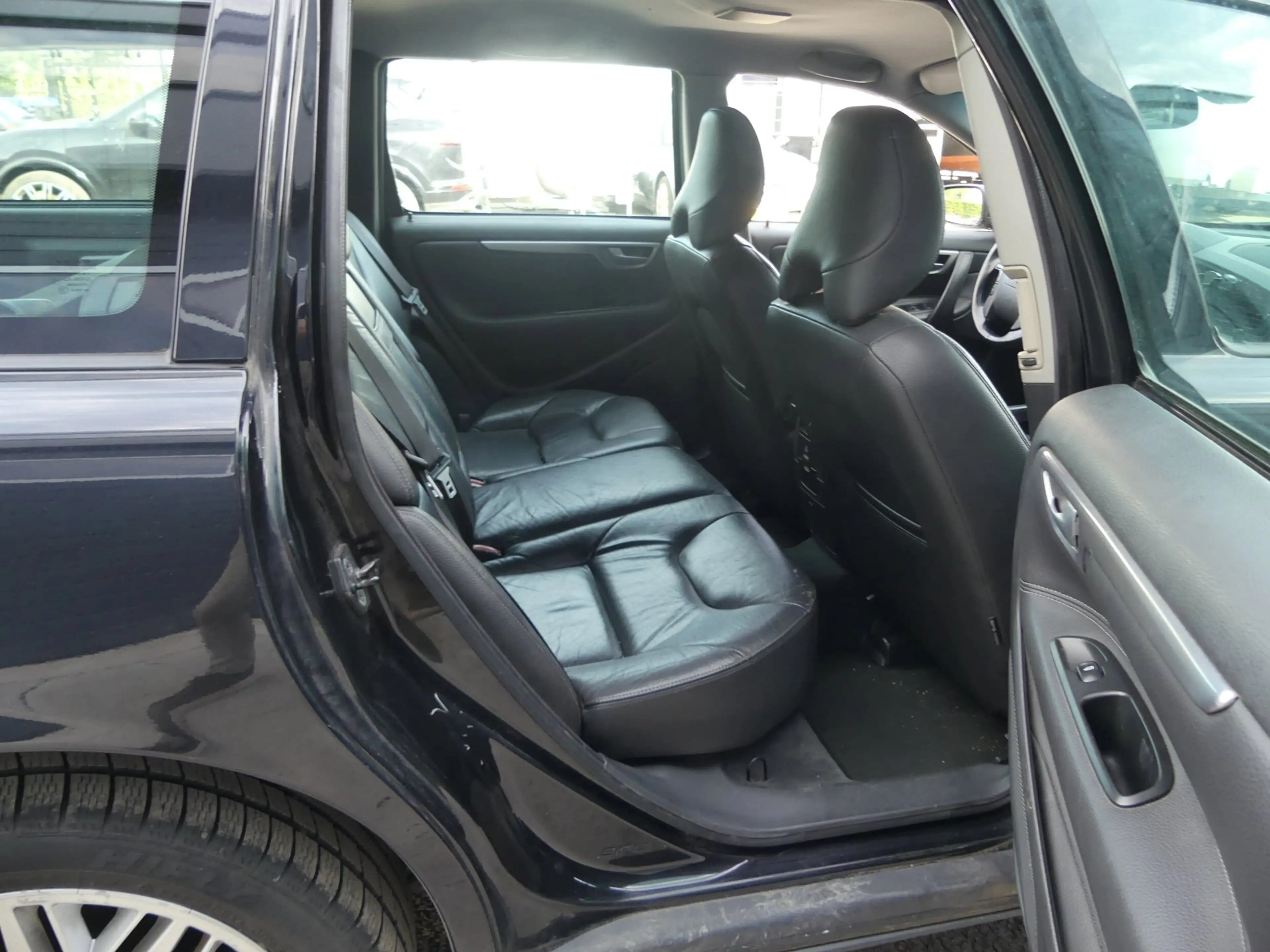 Volvo V70 2.4 Momentum Automaat ECC Navi Leder Cruise Contro — photo 9