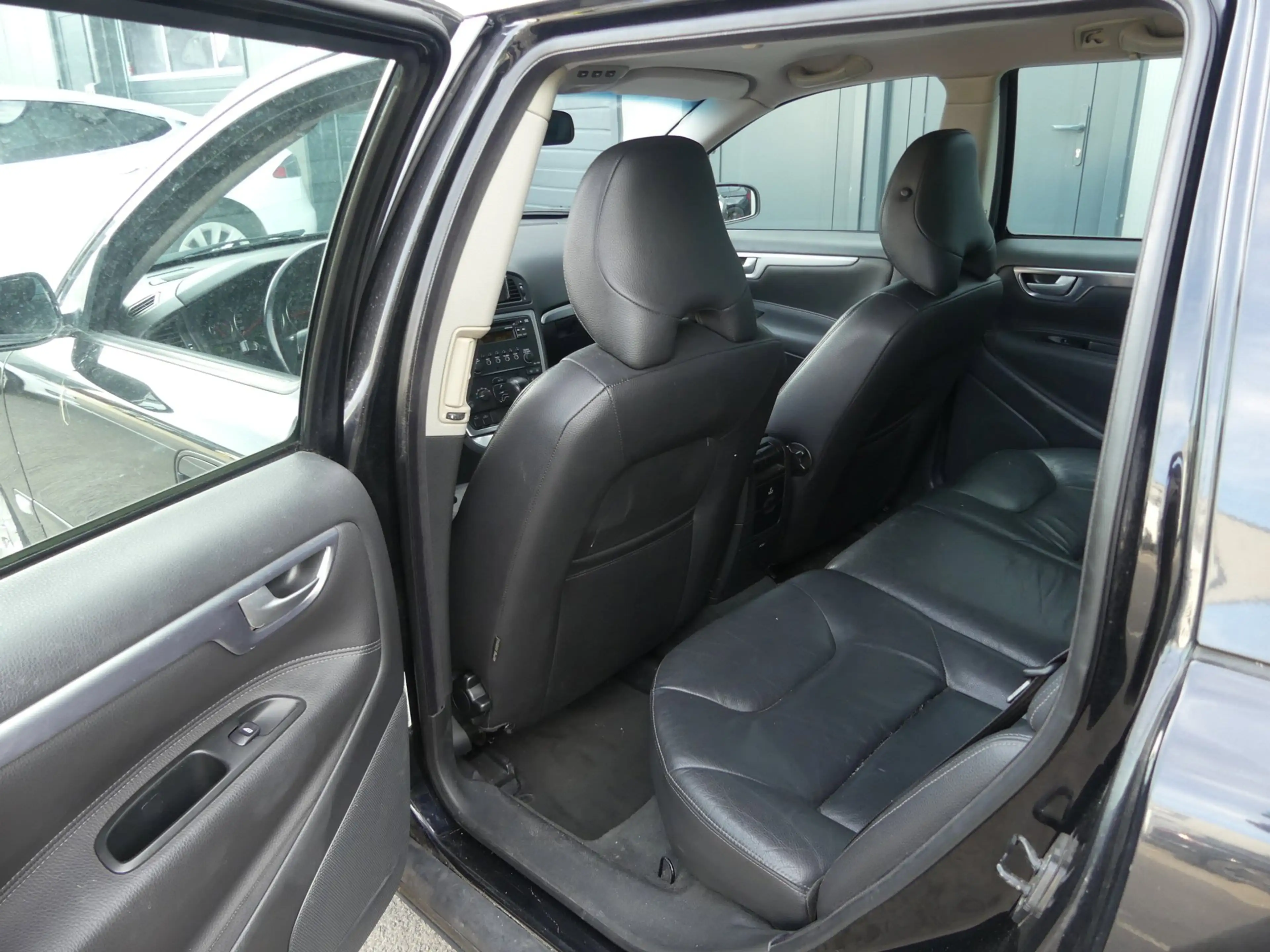 Volvo V70 2.4 Momentum Automaat ECC Navi Leder Cruise Contro — photo 18