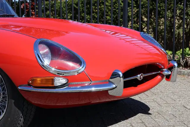 Jaguar E-Type view 13
