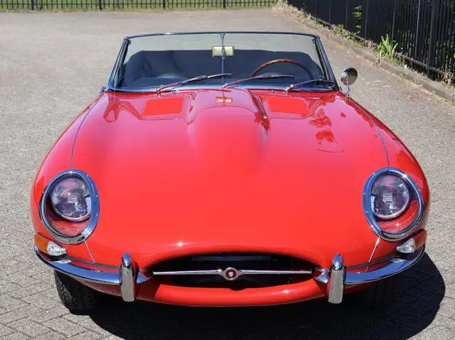 Jaguar E-Type view 12