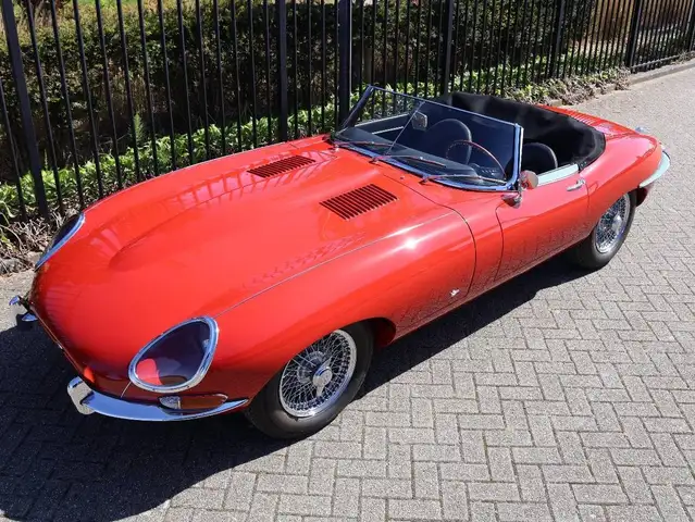 Jaguar E-Type view 2