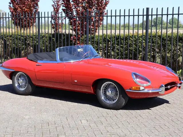Jaguar E-Type view 9