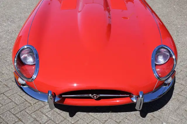 Jaguar E-Type view 14