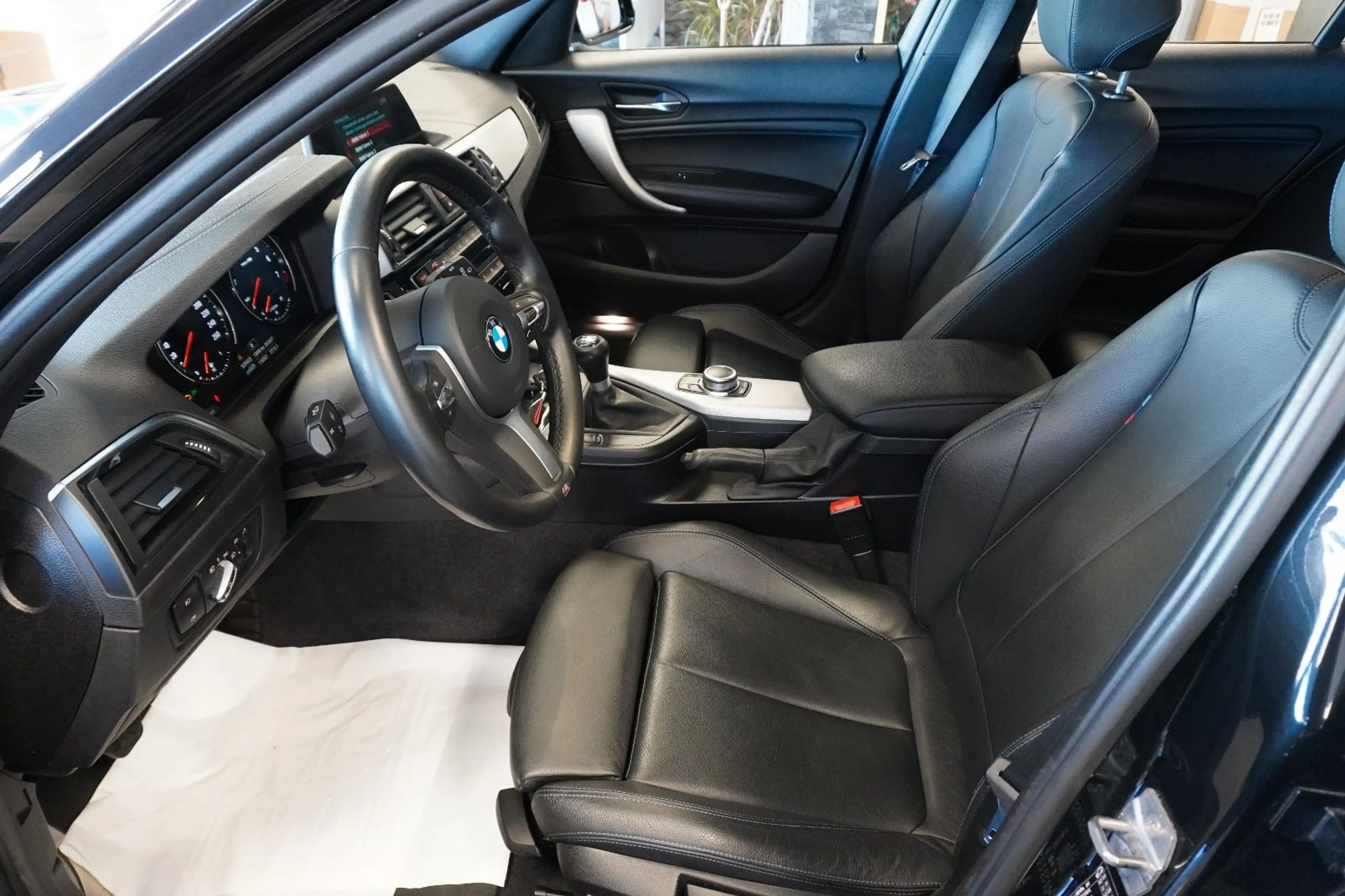 BMW 118 Edition M Sport Shadow/Navi/Klimaanlage/2.Ha — photo 10