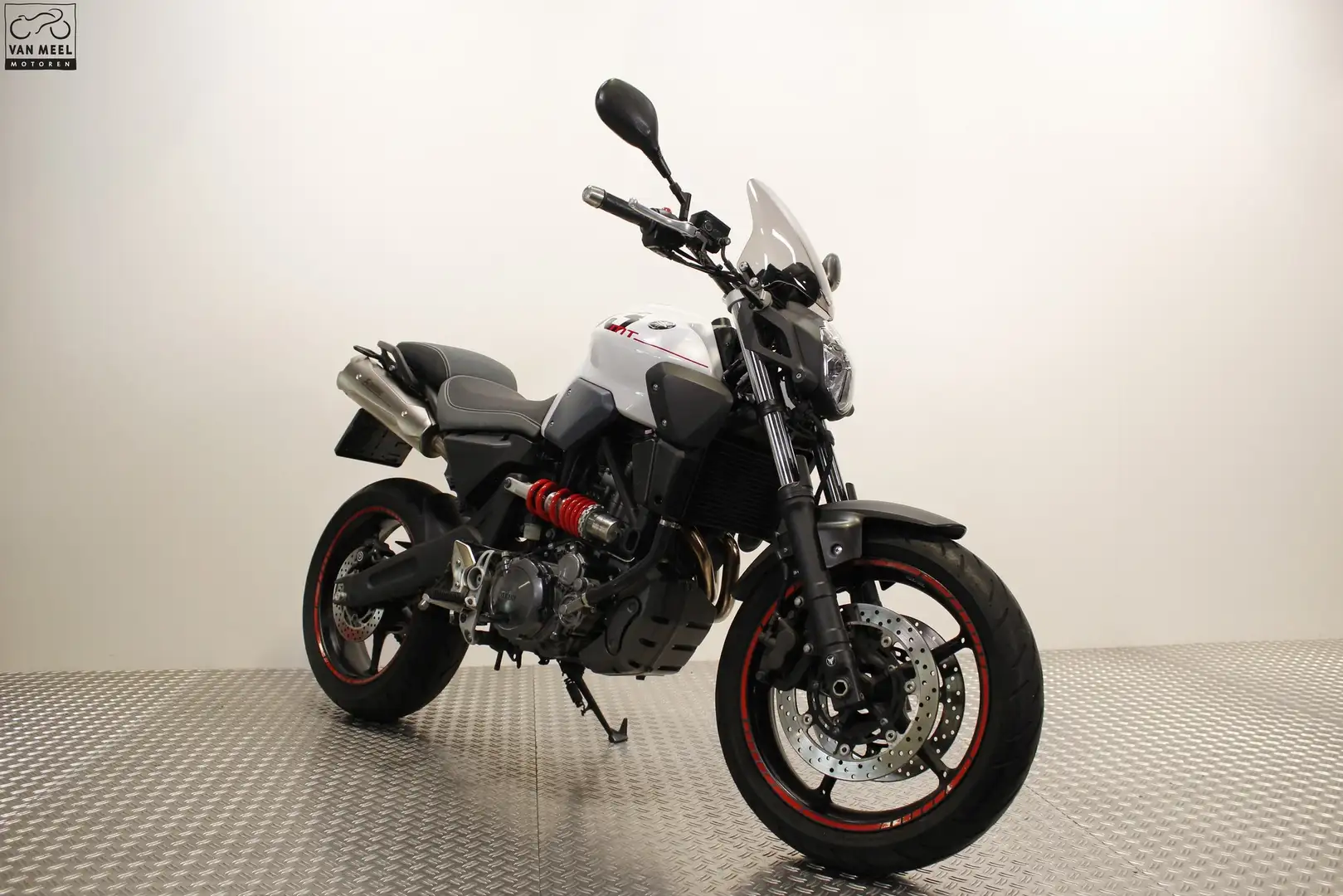 Yamaha MT-03 Wit - 2