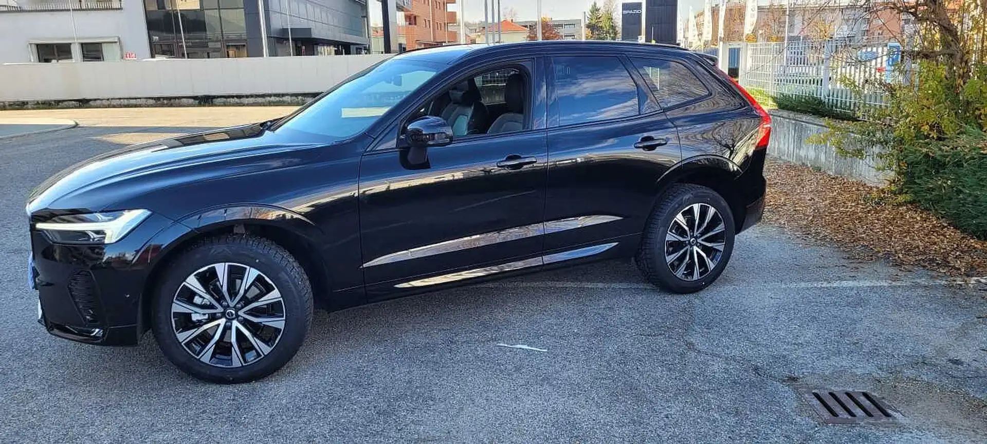 Volvo XC60 Plus, B5 AWD Mild hybrid, Benzina, Dark Noir - 2