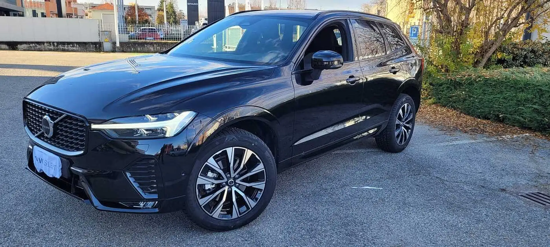 Volvo XC60 Plus, B5 AWD Mild hybrid, Benzina, Dark Noir - 1
