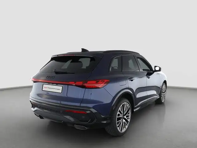 Audi Q5 view 3