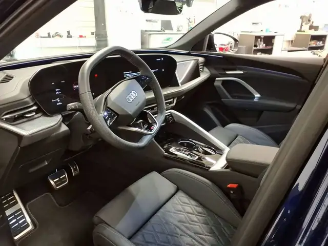 Audi Q5 view 4