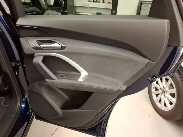 Audi Q5 view 8