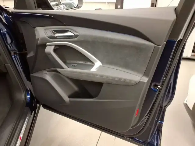Audi Q5 view 11